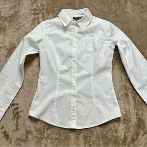 Izod Women’s Classic White Button-Up Shirt XS
